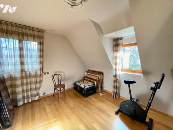 Maison 9 pièces avec sous-sol complet