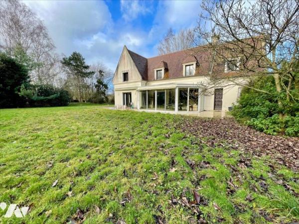 Maison 9 pièces avec sous-sol complet