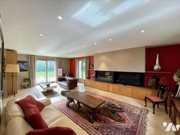 Maison 9 pièces avec sous-sol complet