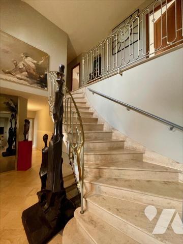 Maison 9 pièces avec sous-sol complet