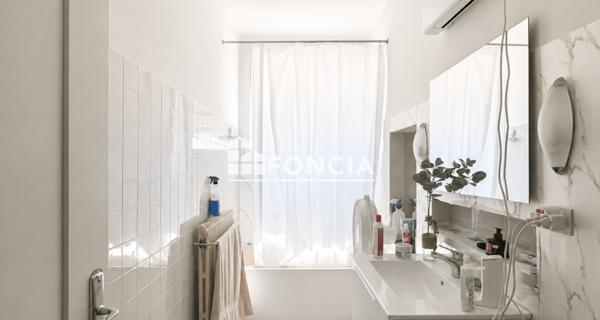 À vendre Maison 6 pièces 209 m² - Orange 84100