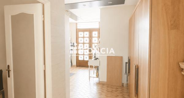 À vendre Maison 6 pièces 209 m² - Orange 84100