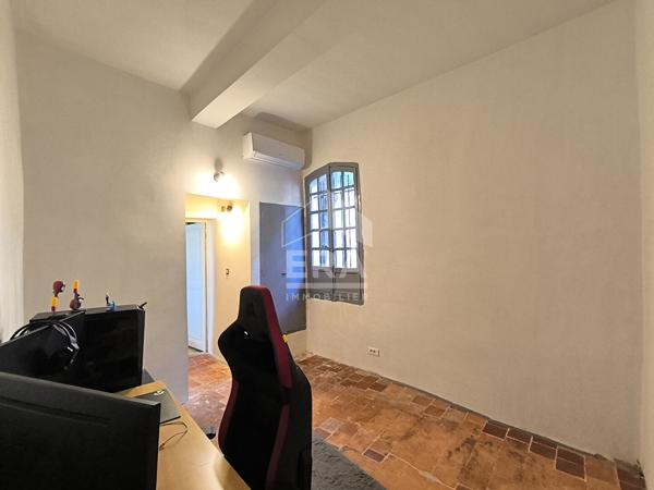 Appartement au 1er étage - Balcon, 3 chambres, buanderie et grande cave Mazan