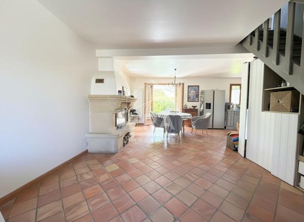 A VENDRE 13540 PUYRICARD MAISON TYPE 5 PIECES DE 130 M² AVEC JARDIN, JACUZZI ET GARAGE