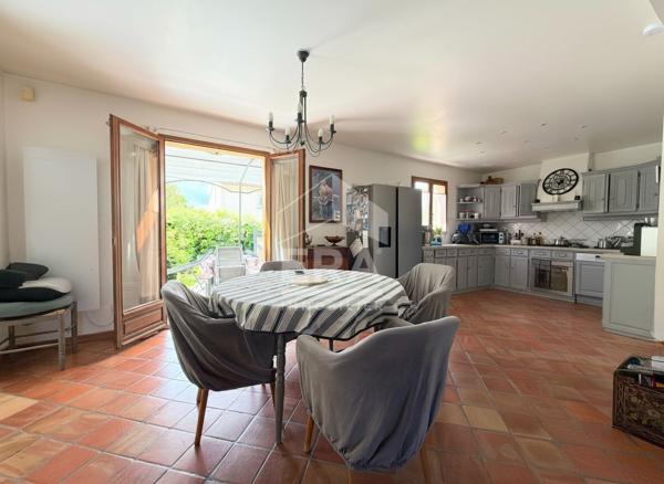 A VENDRE 13540 PUYRICARD MAISON TYPE 5 PIECES DE 130 M² AVEC JARDIN, JACUZZI ET GARAGE
