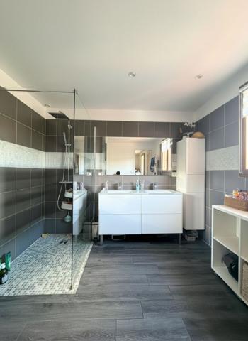 A VENDRE 13540 PUYRICARD MAISON TYPE 5 PIECES DE 130 M² AVEC JARDIN, JACUZZI ET GARAGE
