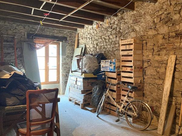 Grange / garage dans le centre historique de Bretenoux