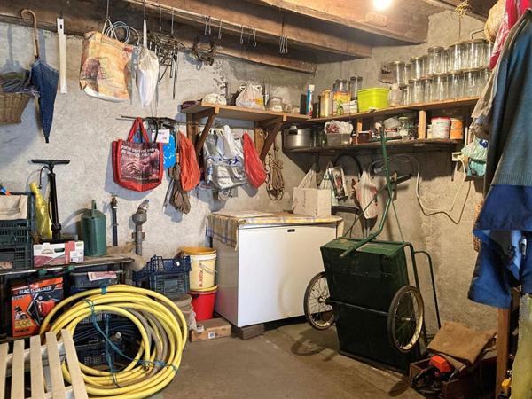 Grange / garage dans le centre historique de Bretenoux