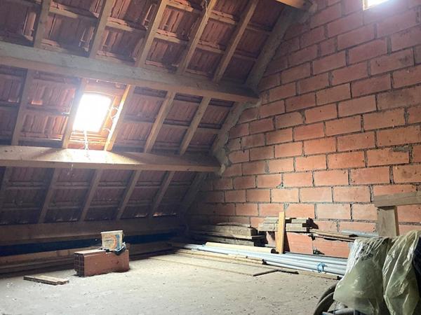 Grange / garage dans le centre historique de Bretenoux