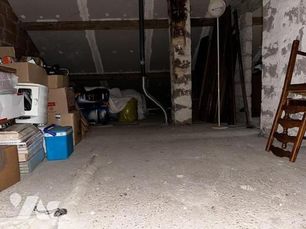 Maison d'habitation sur sous-sol surélevé comprenant au rez-de-chaussée : Une entrée desservant...
