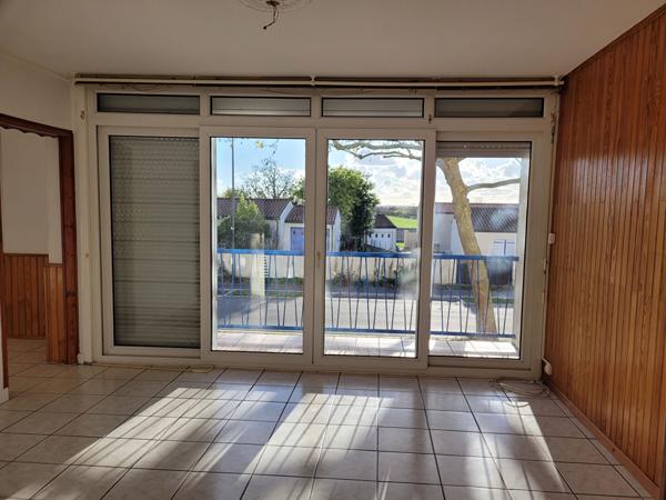 ROCHEFORT appartement situé au 1er étage de 70 m² avec balcon exposé sud et garage de 18 m²
