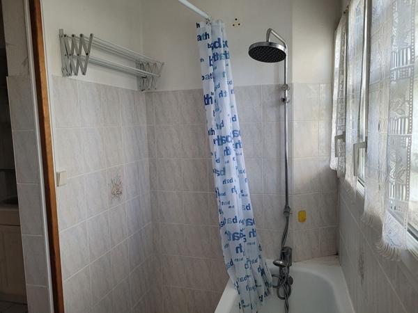 ROCHEFORT appartement situé au 1er étage de 70 m² avec balcon exposé sud et garage de 18 m²