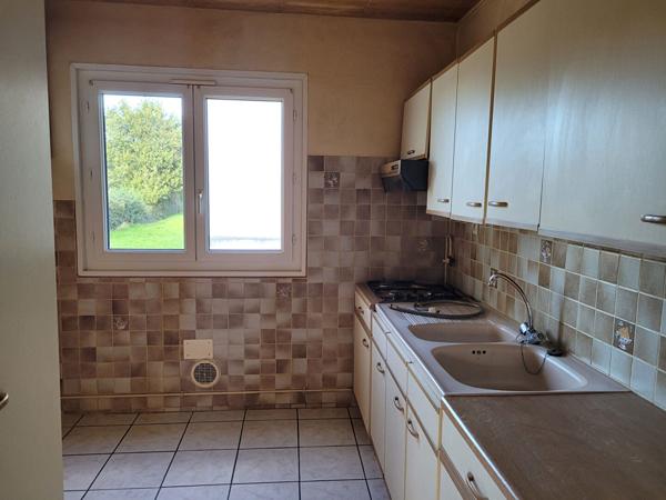 ROCHEFORT appartement situé au 1er étage de 70 m² avec balcon exposé sud et garage de 18 m²