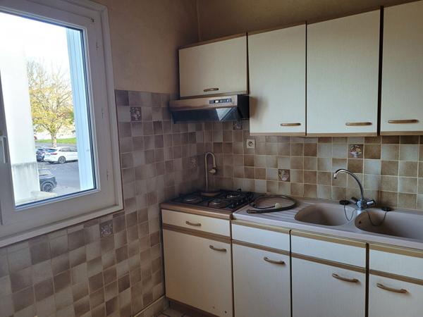 ROCHEFORT appartement situé au 1er étage de 70 m² avec balcon exposé sud et garage de 18 m²