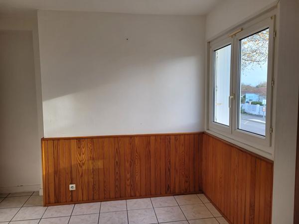 ROCHEFORT appartement situé au 1er étage de 70 m² avec balcon exposé sud et garage de 18 m²