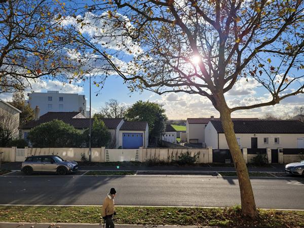 ROCHEFORT appartement situé au 1er étage de 70 m² avec balcon exposé sud et garage de 18 m²