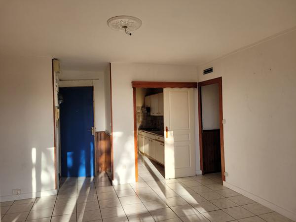 ROCHEFORT appartement situé au 1er étage de 70 m² avec balcon exposé sud et garage de 18 m²