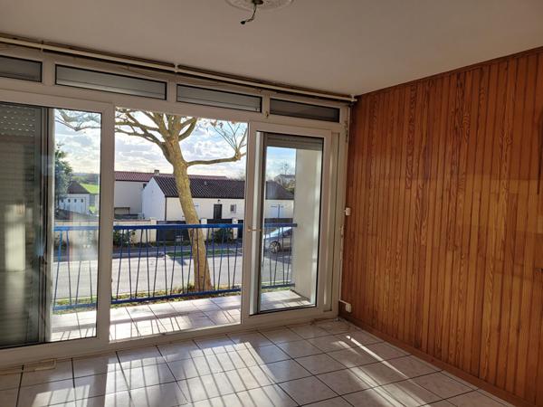 ROCHEFORT appartement situé au 1er étage de 70 m² avec balcon exposé sud et garage de 18 m²