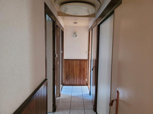 ROCHEFORT appartement situé au 1er étage de 70 m² avec balcon exposé sud et garage de 18 m²