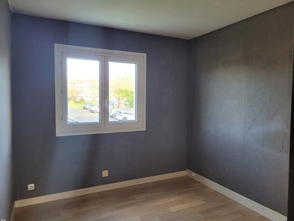 ROCHEFORT appartement situé au 1er étage de 70 m² avec balcon exposé sud et garage de 18 m²