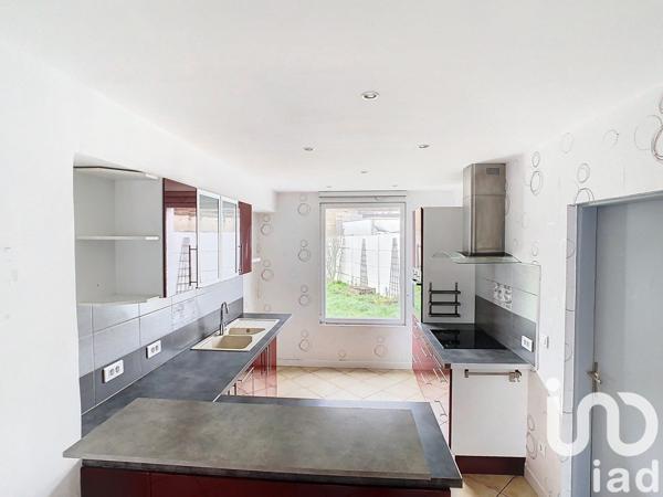 Maison traditionnelle 6 pièces de 147 m² à Broussy-le-Grand (51230)