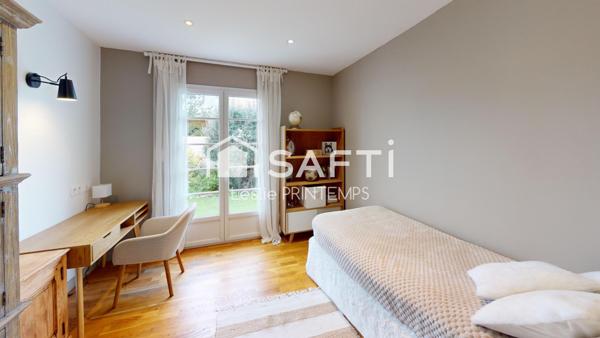 Plain-pied 4 chambres avec piscine et garage