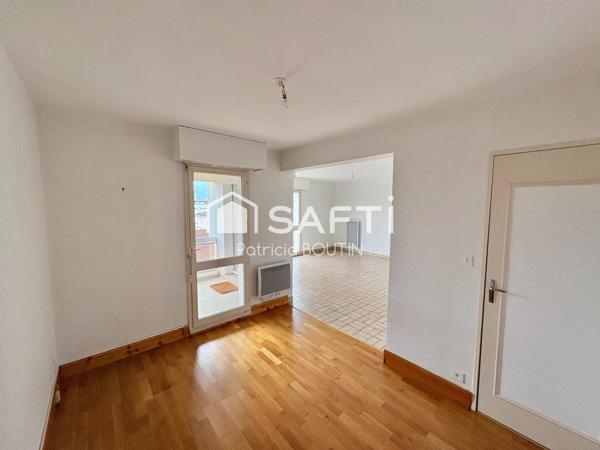 APPARTEMENT 2 CHAMBRES + CAVE ET PLACE DE PARKING COUVERTE A NIORT !