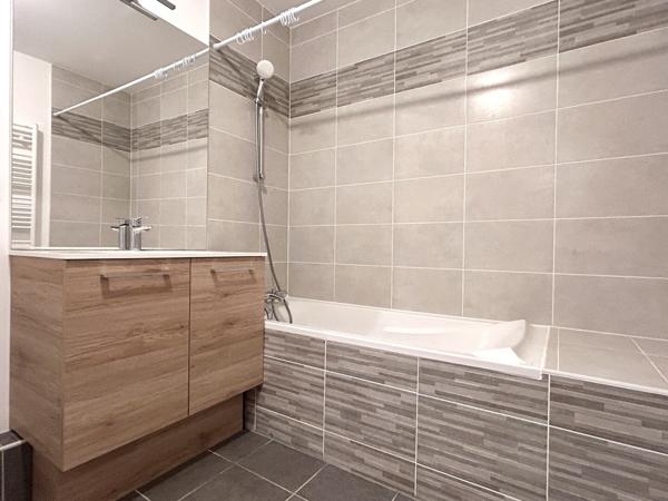 APPARTEMENT 2 PIÈCES 44 M² - TERRASSE - STATIONNEMENT