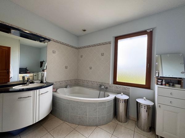 Maison Sains En Amienois 7 pièce(s) 163 m2