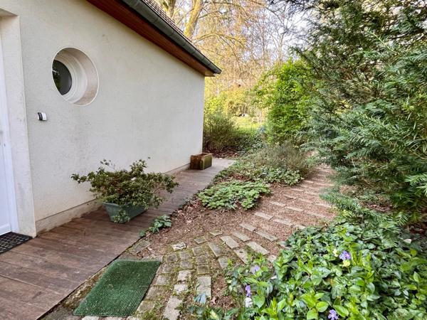 Pavillon récent dans un cadre idyllique