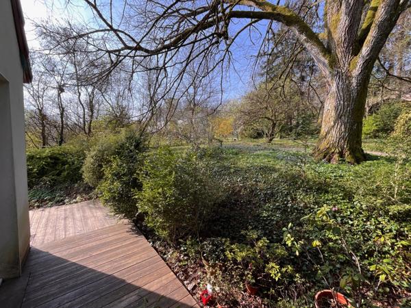 Pavillon récent dans un cadre idyllique