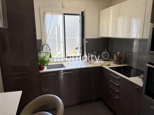 Maison
         5 pièces
        - 107 m² Exclusivité 630 000 € *