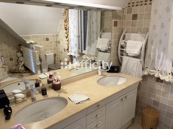 Maison
         5 pièces
        - 107 m² Exclusivité 630 000 € *