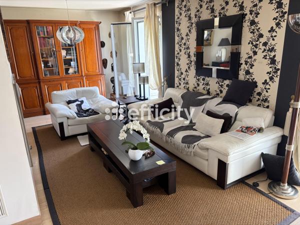Maison
         5 pièces
        - 107 m² Exclusivité 630 000 € *