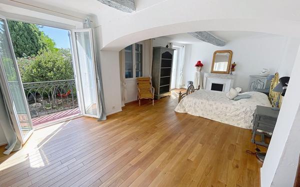 Maison à vendre    6 pièces • 300 m2 Mouans-Sartoux