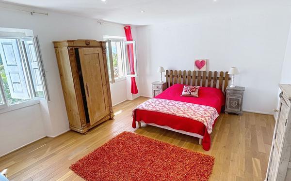 Maison à vendre    6 pièces • 300 m2 Mouans-Sartoux