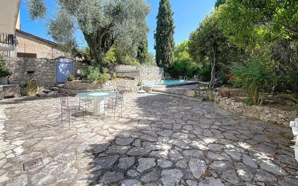 Maison à vendre    6 pièces • 300 m2 Mouans-Sartoux