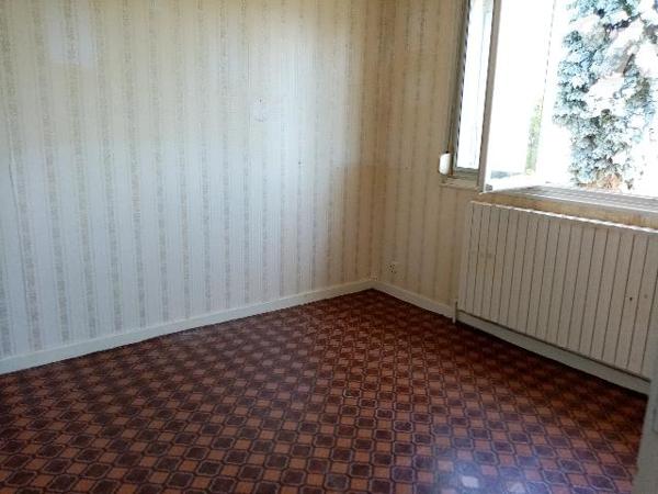 pavillon individuel  de 92 m² avec terrain attenant de 1092 m²
Etat à rénover