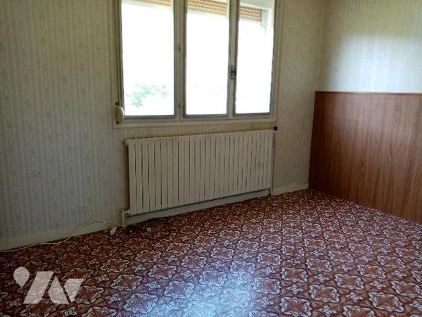 pavillon individuel  de 92 m² avec terrain attenant de 1092 m²
Etat à rénover