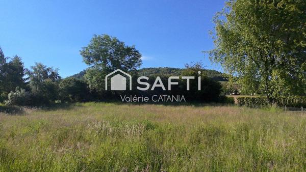 TERRAIN CONSTRUCTIBLE  de 757m² AU CALME À SAINT-SIMÉON-DE-BRESSIEUX