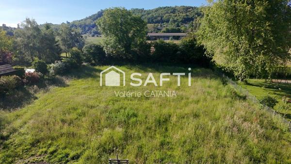 TERRAIN CONSTRUCTIBLE  de 757m² AU CALME À SAINT-SIMÉON-DE-BRESSIEUX