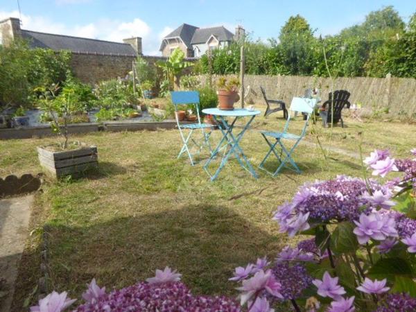 A Vendre Charmante Maison au Cur de Plouha  Accès direct au Centre-Ville, Jardin et Potager