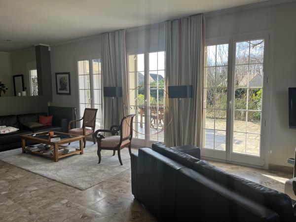 Orgeval (78630) Maison familiale – 242 m² – Terrain 1 763 m² – Orientation Sud – Bon état général - DPE B - Pompe à chaleur