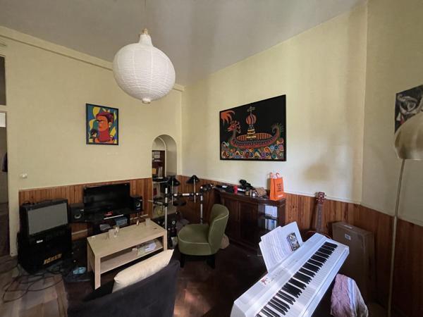 MAGNIFIQUE T4 A RENOVER AVEC TERRASSE ET CAVE