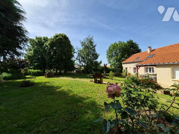 LOROUX BOTTEREAU, Maison 4 chambres sur terrain de près de 2500m²