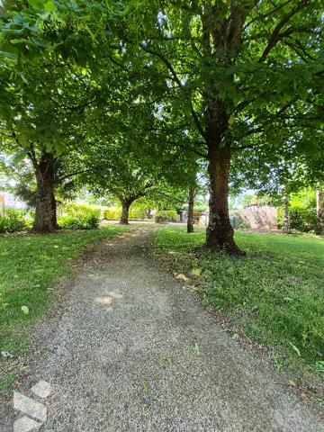 LOROUX BOTTEREAU, Maison 4 chambres sur terrain de près de 2500m²