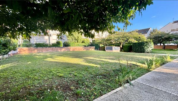 Studio 33m2 en centre ville ( 91080 ) EVRY COURCOURONNES