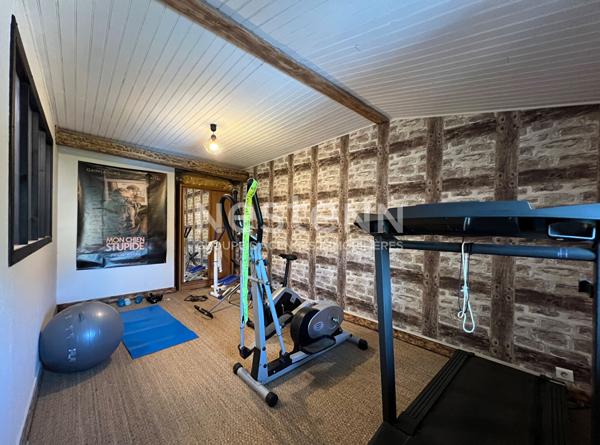 FAINS VEEL : Maison 9 pièces , 5 chambres, garage, jardin, proche des commerces
