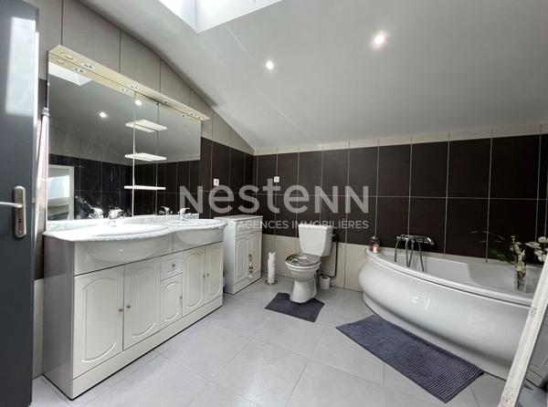 FAINS VEEL : Maison 9 pièces , 5 chambres, garage, jardin, proche des commerces