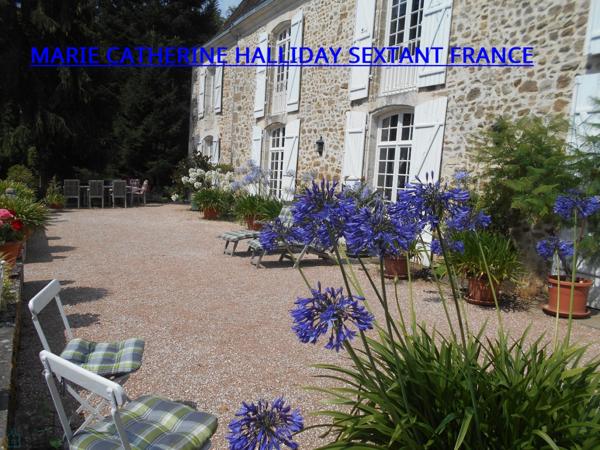 NICHE EN HAUTEUR MAGNIFIQUE CHATEAU SUR 7700 M2 AVEC SA SOURCE